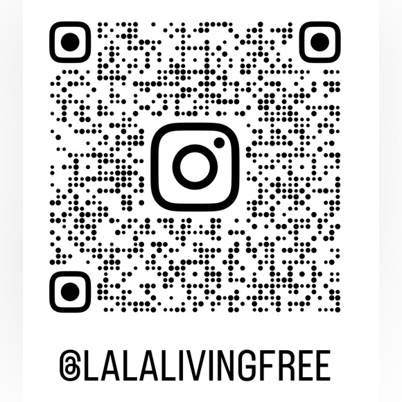 Closet closed until the New Year! Happy Holidays, friends! - Picture 4 of 7